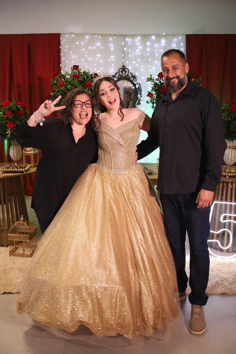 Momento especial entre pai e filha na festa